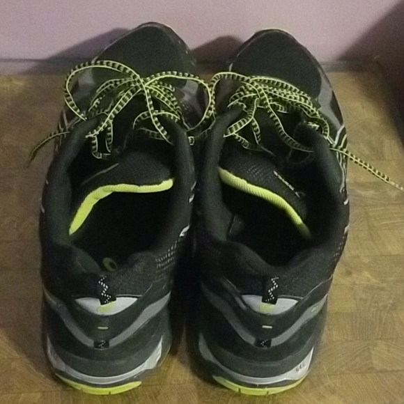 Sneakers - Picture 2 of 7